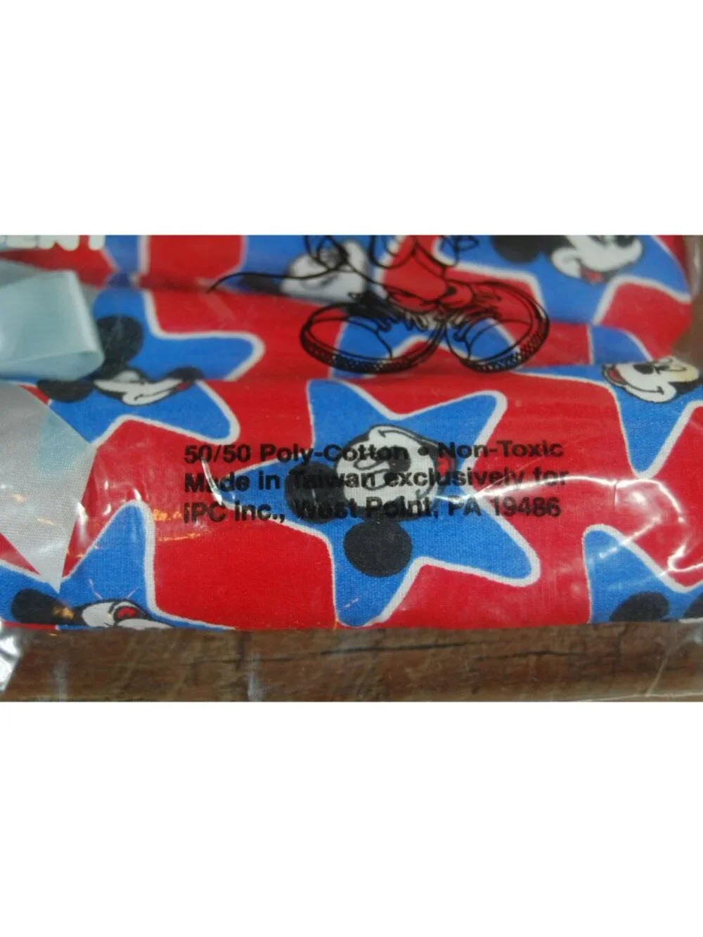 NEW Vintage 1987 Mickey Mouse Disney IPC Padded Hangers Soft Scent Blue Red